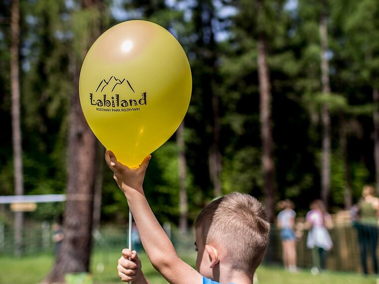 Chłopiec z żółtym balonem Labiland